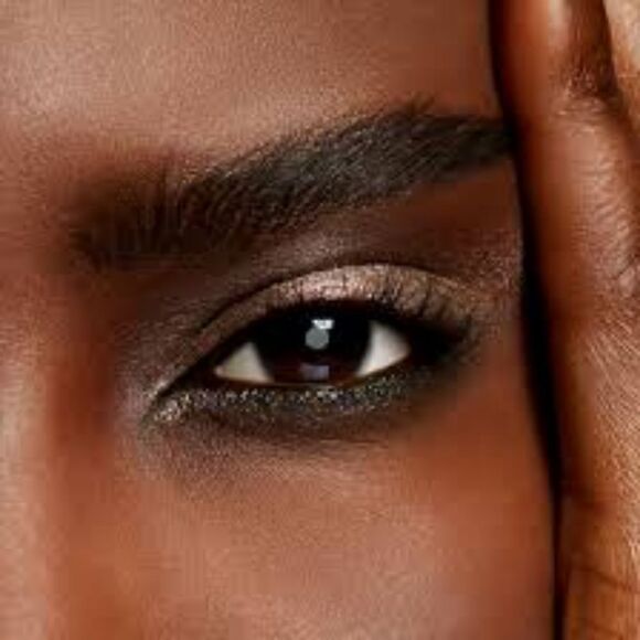 MAC Dazzleshadow EXTREME in Yes to Sequins (Light Gold with Pink Pearl) - Picture 7 of 16